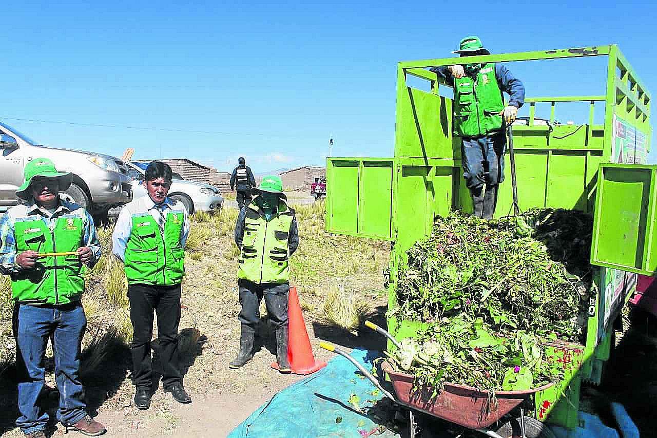 Comuna sanromina utiliza compostaje para mejorar jardines  