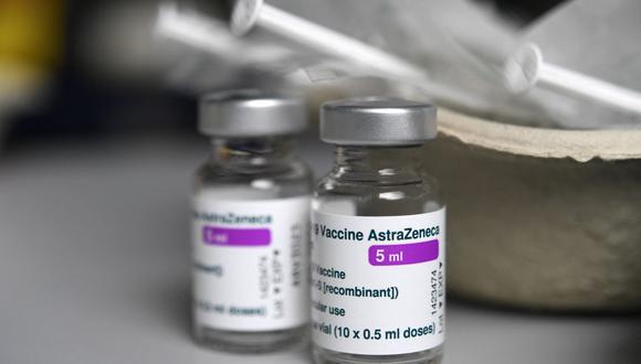 En esta foto de archivo tomada el 12 de marzo de 2021 se muestran viales vacíos de la vacuna AstraZeneca Covid-19 en un centro de vacunación en Brest, en el oeste de Francia. (Foto de Fred TANNEAU / AFP).