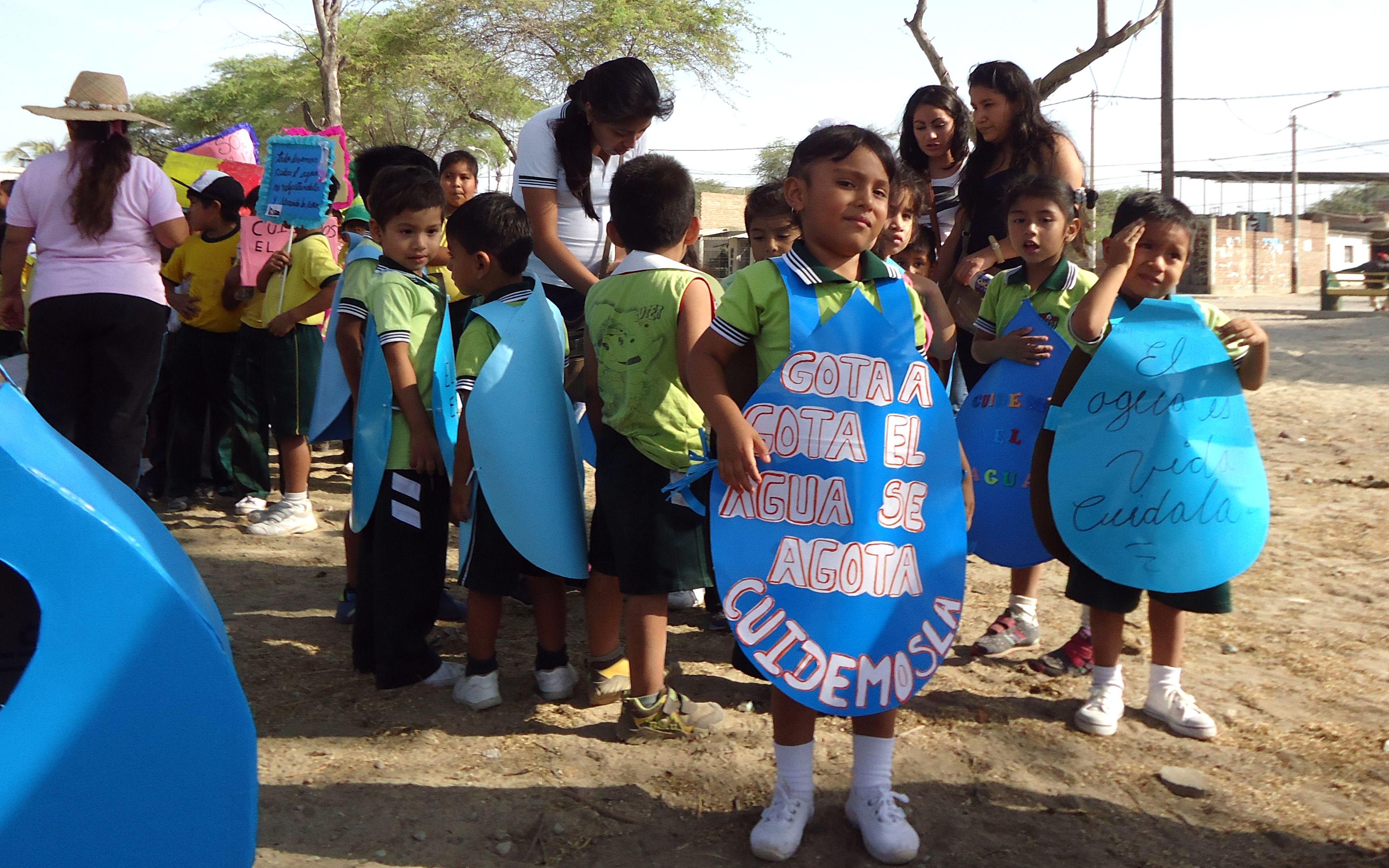 Piura: Campaña de ahorro del agua realizan alumnos de Los Algarrobos