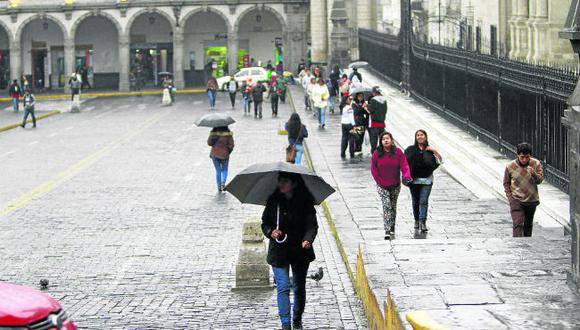Arequipa: Llovizna sorprendió a transeúntes y podría repetirse hoy y mañana