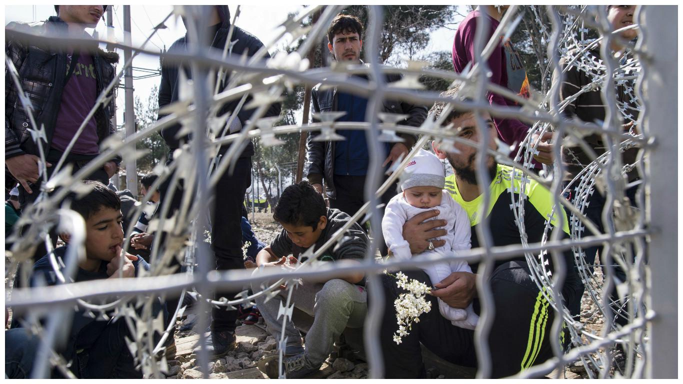 Más de 30.000 refugiados están ya atrapados en Grecia ante frontera cerrada