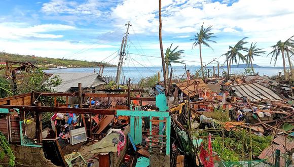 Arthur Yep, el gobernador de Bohol en Filipinas, un popular destino turístico, dijo que los alcaldes de esa isla reportaron 49 muertes en sus localidades. (Foto: Erwin MASCARINAS / AFP)
