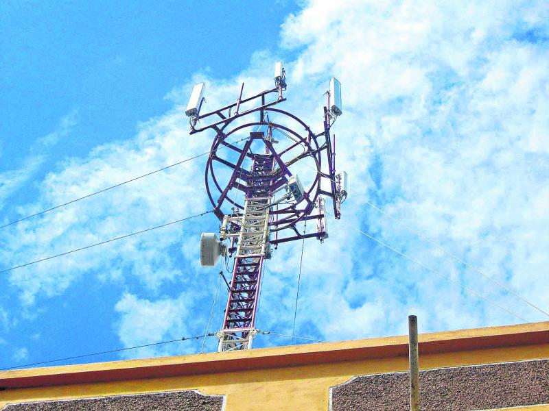 Antenas de radio y TV son más contaminantes que los de telefonía