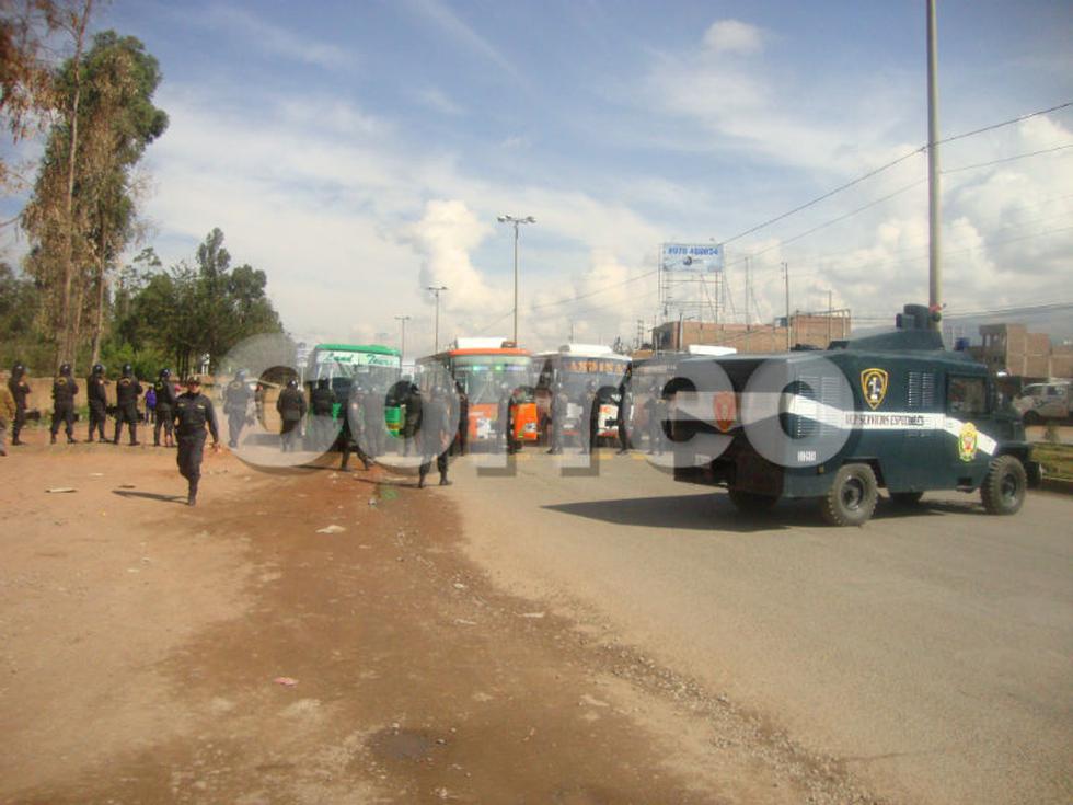 "Acorralan" a transportistas impidiéndoles el paso (VIDEO)