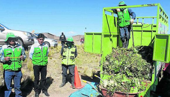 Comuna sanromina utiliza compostaje para mejorar jardines  