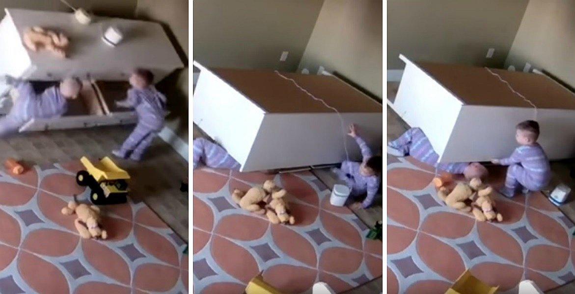 YouTube: niño de 2 años salva a su gemelo cuando quedó aplastado por una cómoda (VIDEO)