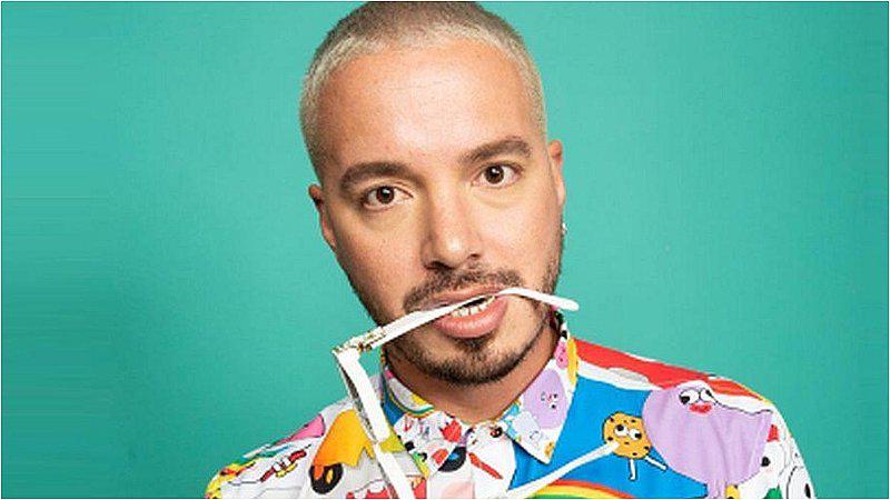 J Balvin come carne bañada en polvo de oro y genera críticas en Instagram (VIDEO)