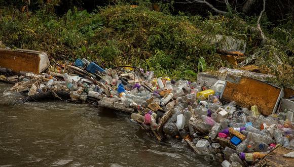 Perú podría ser beneficiado con tecnología que limpia el plástico de los ríos (VIDEO)