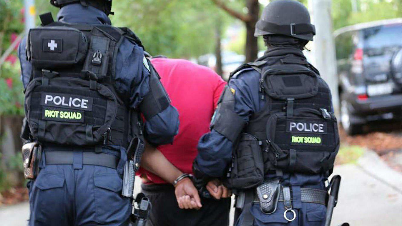 Australia: sujeto con cuchillo asesinó a una británica y dejó herido a otro