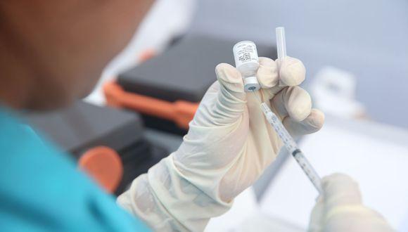 Las proyecciones de los laboratorios es contar con la vacuna COVID-19 el primer trimestre del próximo año. (Foto: Andina)