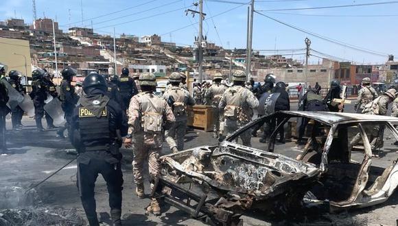 Militares de Moquegua y Columba ayudan en el desbloqueo de la Panamericana Sur de Arequipa| Fotos: Ejército