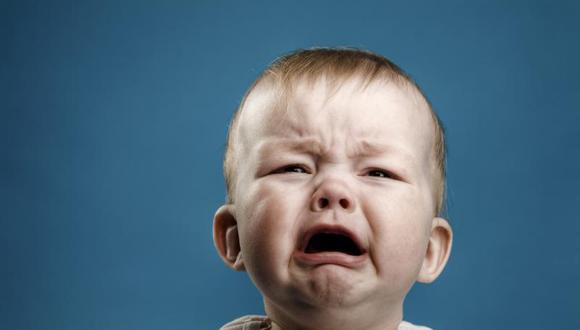 ¿Se debe dejar que los bebés lloren por las noches? 