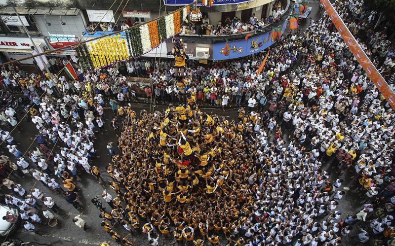 India: avalancha humana en festividad religiosa deja diez muertos