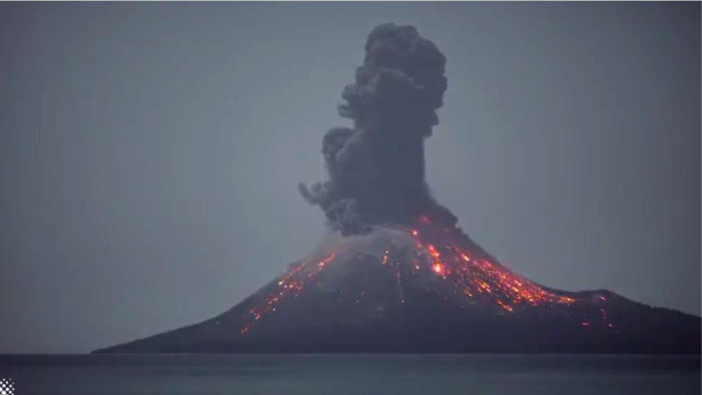 El presidente ejecutivo del IGP, Hernando Tavera, negó que se active el cinturón de fuego del Pacífico tras la erupción del volcán Krakatoa. Foto: AFP