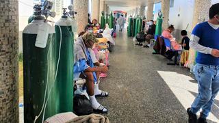 Piura: Pacientes son atendidos en los pasillos del Hospital EsSalud de Talara