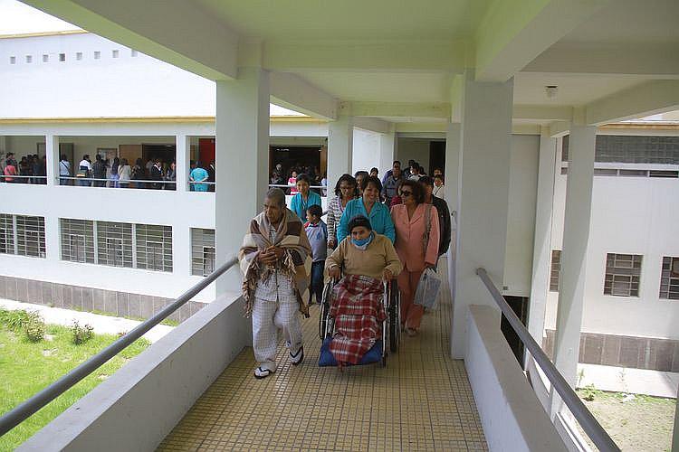 Hoy retoman operaciones laparoscópicas en hospital Honorio Delgado Espinoza