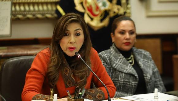 Con 61 votos a favor, 47 en contra y 5 abstenciones se aprobó vacar del cargo de presidenta de la Mesa Directiva a Camones Soriano.