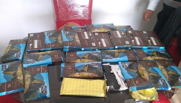 Más de ocho kilos de cocaína incautó la Policía en unas cajas que tenían como destino Japón. (Foto: PNP)