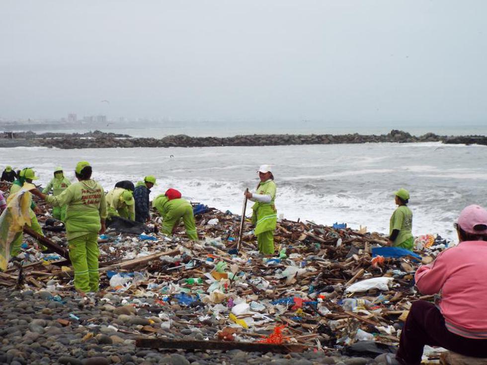 20 toneladas de basura se recogieron de playa del Callao (FOTOS)