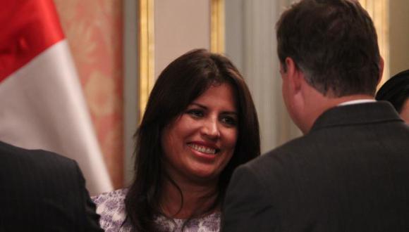 Carlos Bruce pide la renuncia de Carmen Omonte al Ministerio de la Mujer