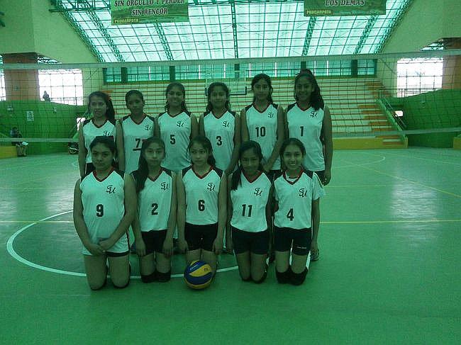 Santa Úrsula logró título de vóley interdistrital de la UGEL Sur