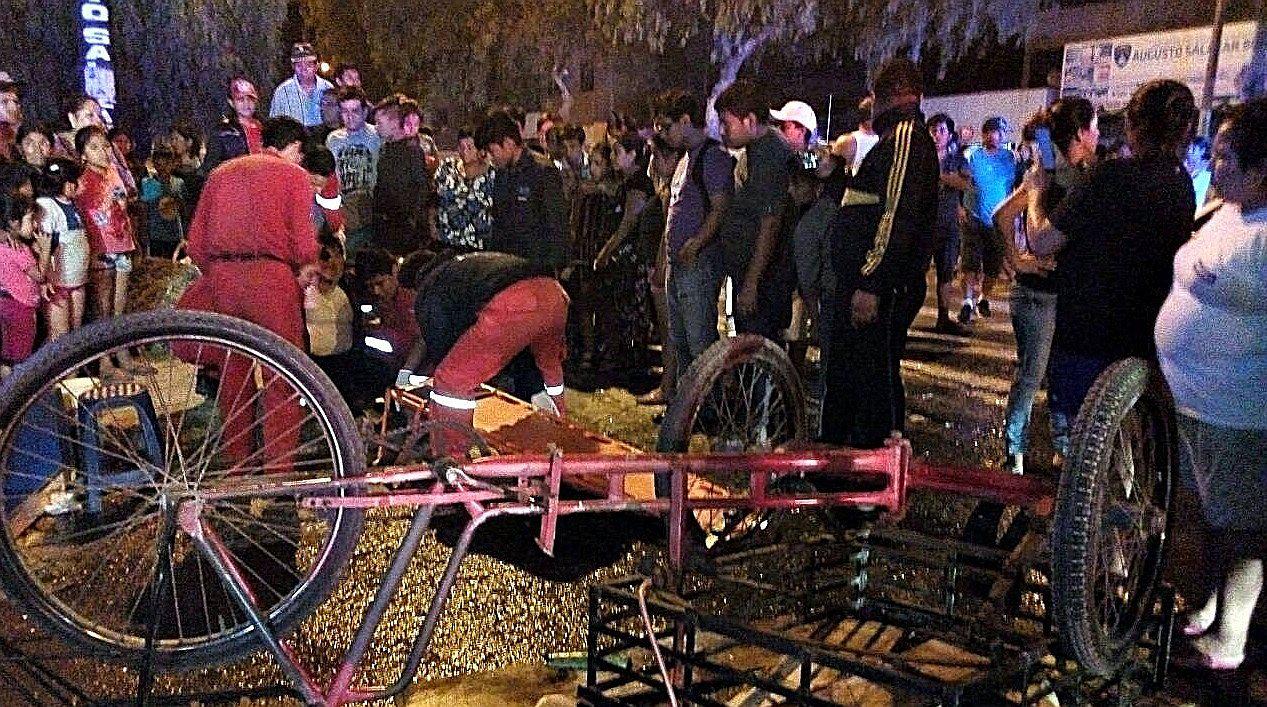 Colectivo embiste a vendedora de emoliente 