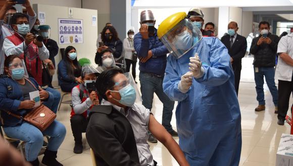 Se inmunizaron  7,784 personas que laboran en colegios públicos y privados en Tacna