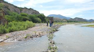 Cadáver de poblador es hallado sin extremidades al borde del rio Cachi