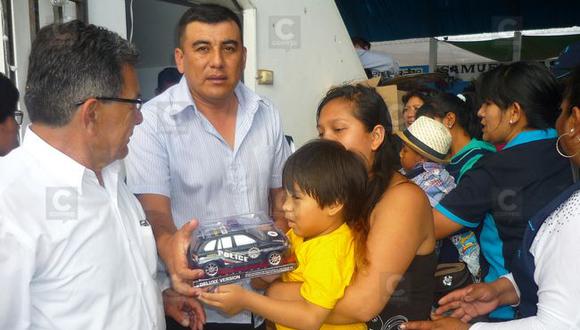 Navidad: Siete mil niños de Samuel Pastor recibieron regalos y chocolatada