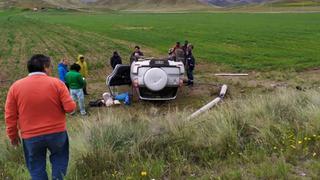Conductor y turista francesa se salvan de morir tras sufrir accidente de tránsito, en Puno
