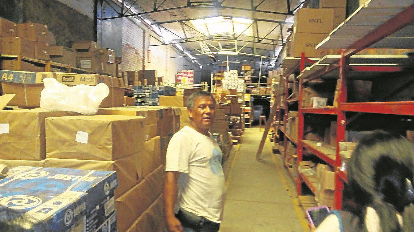 Las cámaras captan a dos venezolanos hurtando mercadería por 25,000 soles
