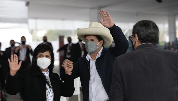 Pedro Castillo acudió con su esposa a vacunarse contra el coronavirus con la primera dosis de Sinopharm. (Foto: GEC)