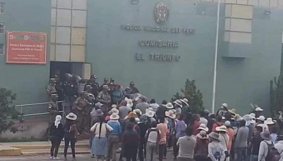 Manifestantes atacaron sede policial de El Triunfo en La Joya. Foto: Redes sociales