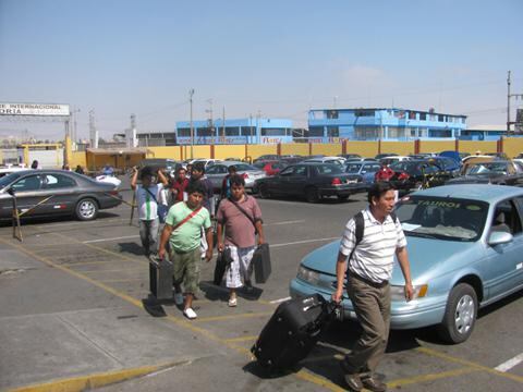 Mañana reubicarán a 499 buses y colectivos del servicio Tacna - Arica