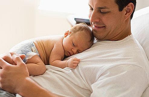 Proponen ampliar de 4 a 15 días la licencia laboral por paternidad