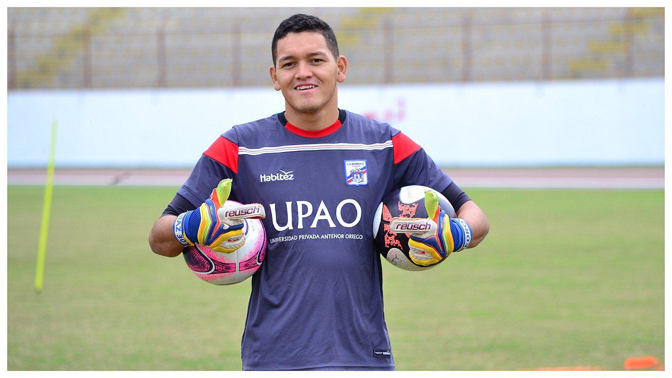 El "Gato" Diaz listo para cuadrarse en el pórtico tricolor 