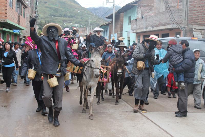 Negritos de Huancavelica hacen su entra a ciudad 