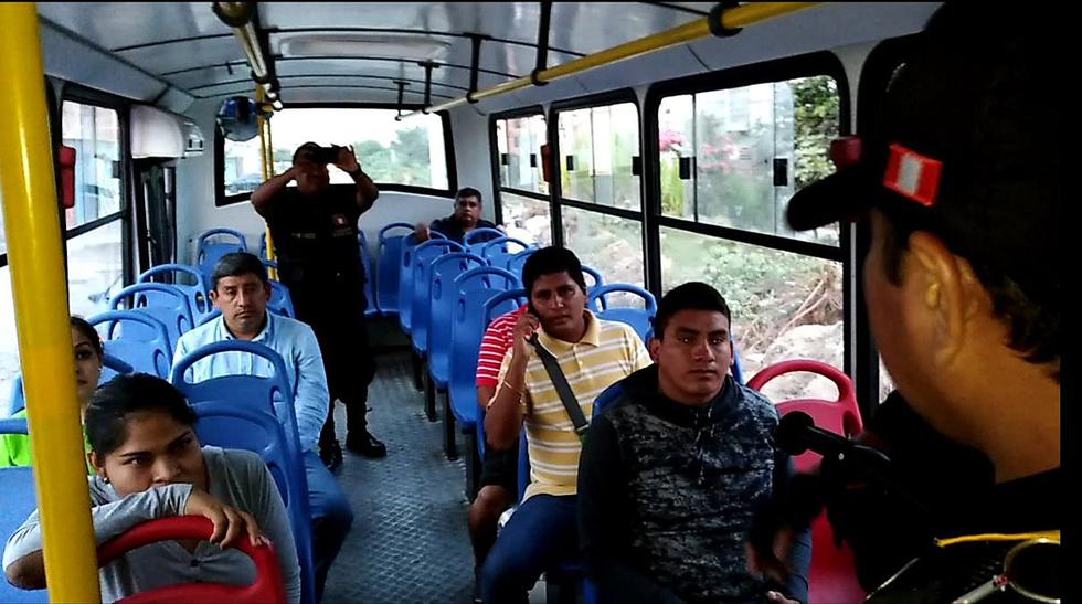 Trujillo: Agentes sensibilizan a pasajeros de micros y brindan números telefónicos para avisar en caso de robos (VIDEO)