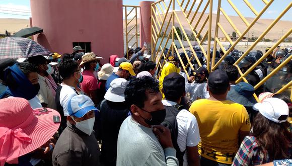 Protestas se registraron en los exteriores del Parque Perú. (Foto: Adrian Apaza)