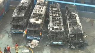 Cuatro buses de la empresa Flores consumidos en incendio sería un atentado con artefacto explosivo