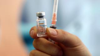 Unos 2 141 profesionales asistenciales de salud ya están inoculados con primera dosis de vacuna