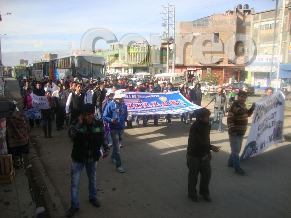 Transportistas en huelga atacan sede de gobierno regional de Junín