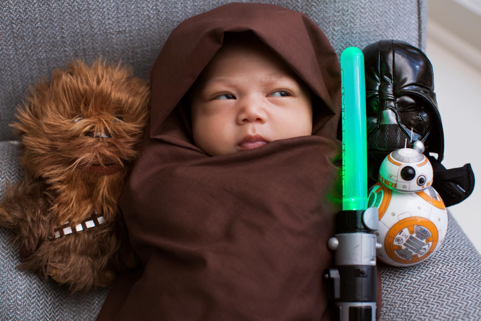 ​Facebook: Mark Zuckerberg viste a su bebe de Star Wars