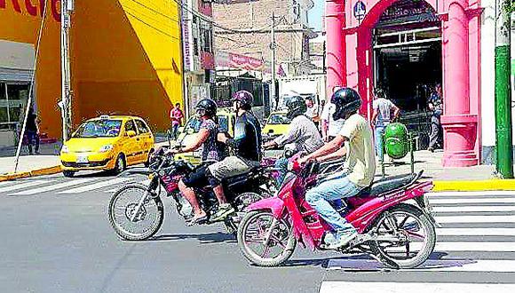 El Ministerio de Transportes prohíbe el servicio de  "taxi" en motocicletas