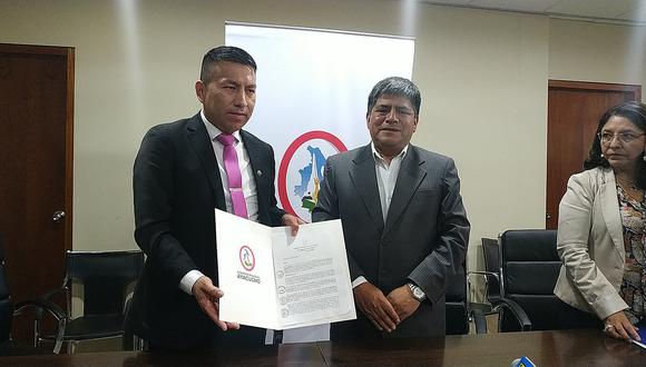 Elvyn Samuel Díaz asumió como nuevo director de salud Ayacucho