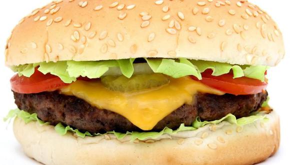 Corte chilena multa a McDonald's por cola de ratón en hamburguesa