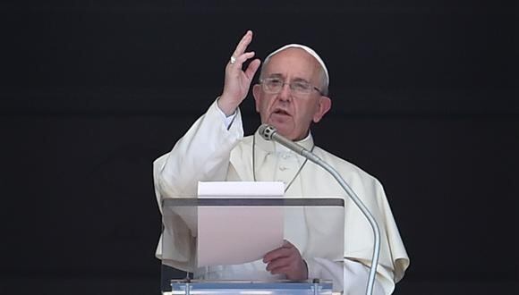 Papa Francisco pide cooperar para evitar los "crímenes" del drama de la inmigración
