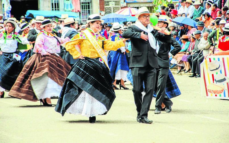 500 parejas se lucieron con carnaval jaujino por el Día del Amor