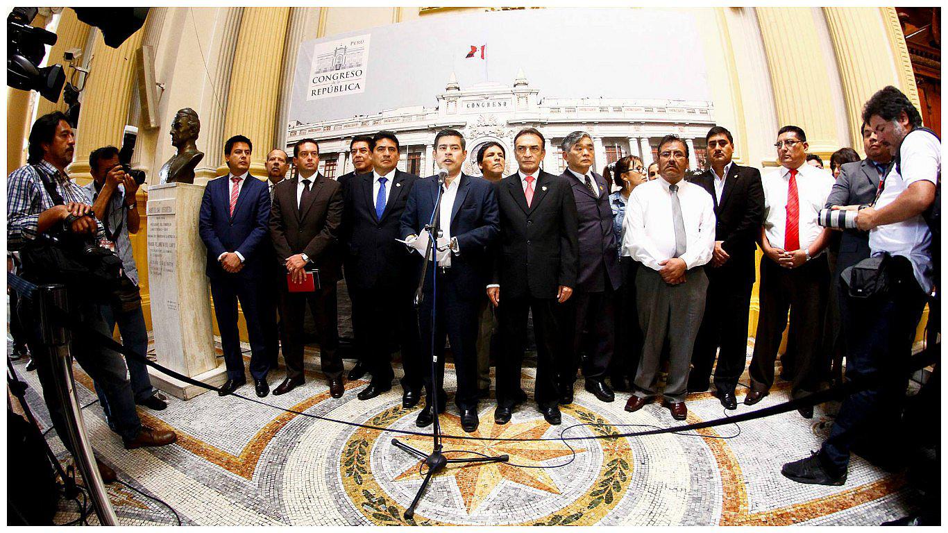 En el Congreso exigen que Édgar Ochoa comparezca ante Comisión de Ética (VIDEO)