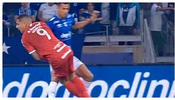 ​Paolo Guerrero víctima de durísima falta durante el Cruzeiro vs Internacional (VIDEO)